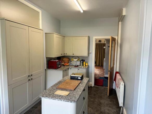 Kitchen 2.jpg