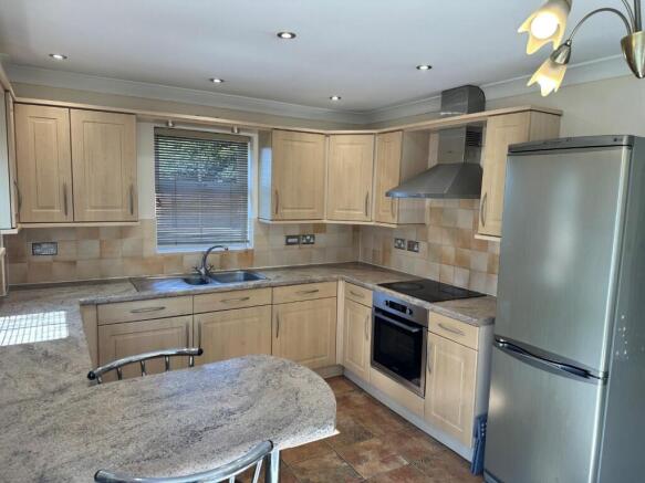 Kitchen 2.jpg
