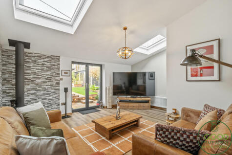 Mainwaring Drive, Wilmslow, SK9