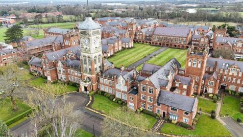 Royal Connaught Drive, Bushey, WD23