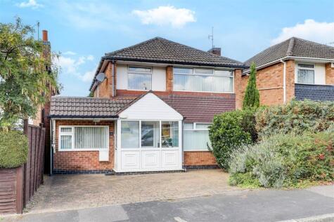 Crowthorne Gardens, Rise Park, Nottinghamshire, NG5 5AQ