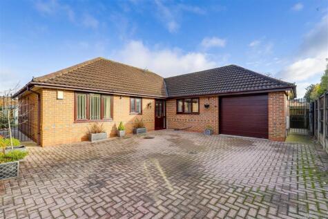Briar Gardens, Calverton, Nottinghamshire, NG14 6QW