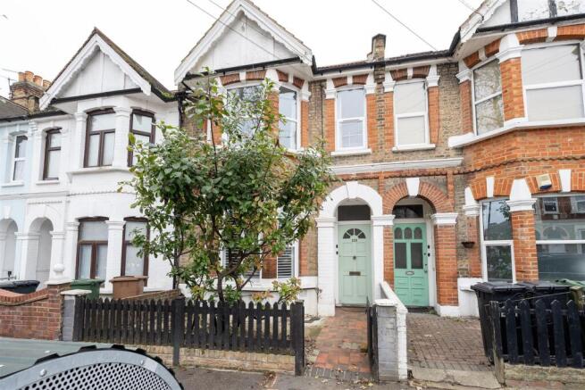 Colchester Road, E10