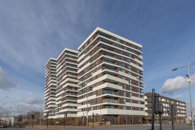 Beck Square E10