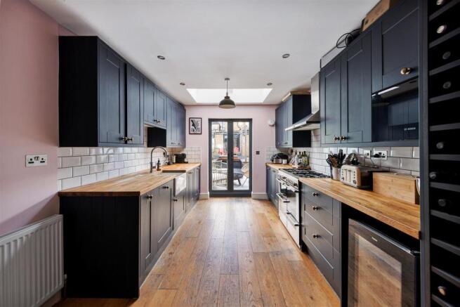 Hillcrest Road, E17 12
