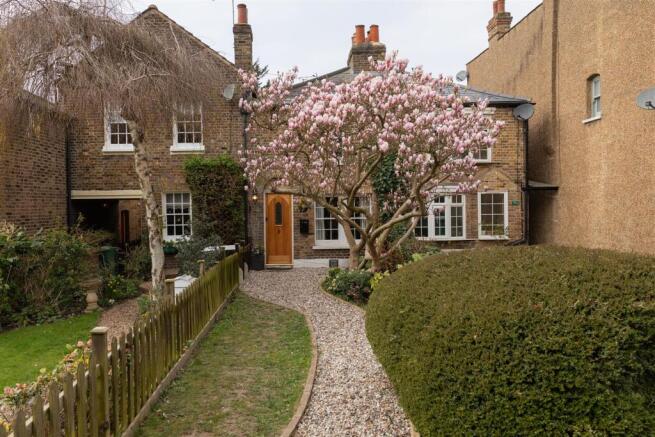 116 Forest Rise, E17