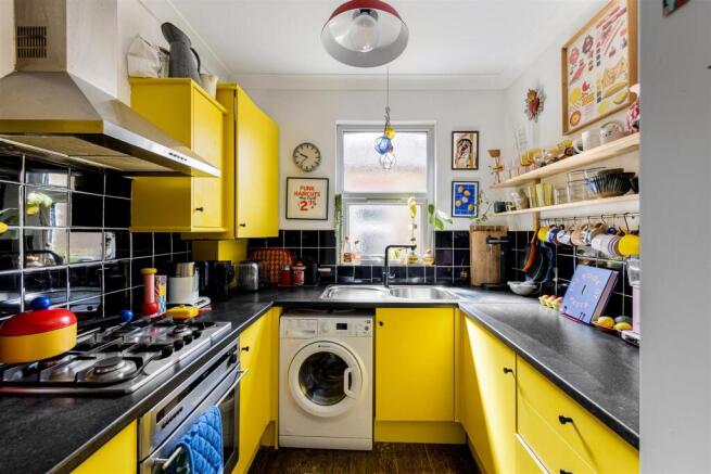Clementina Road, E18
