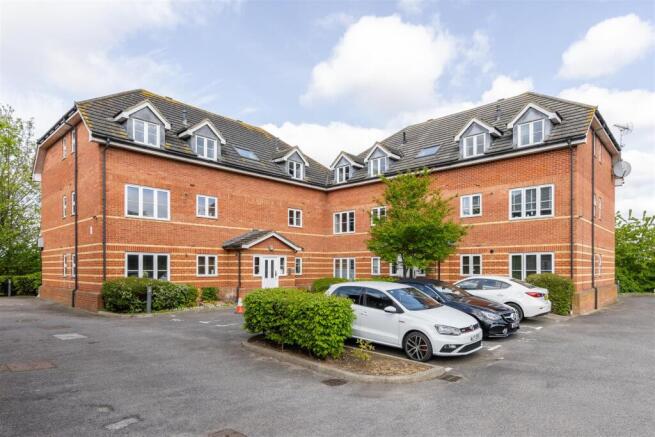 Riverhead Close, E17