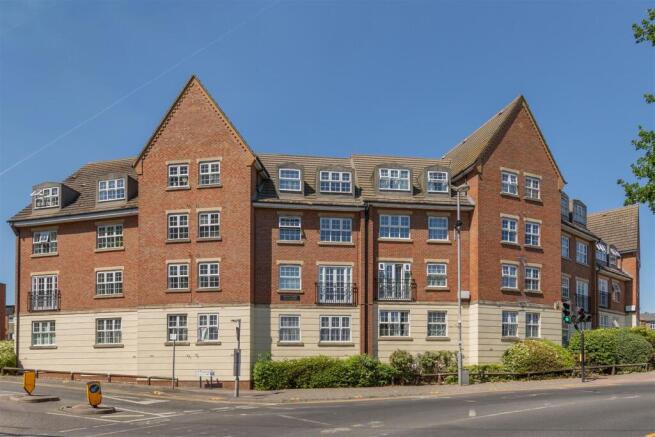 Henley Lodge E17