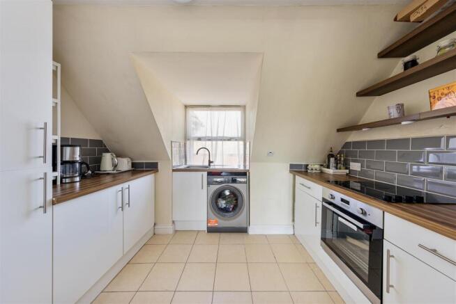 Henley Lodge E17