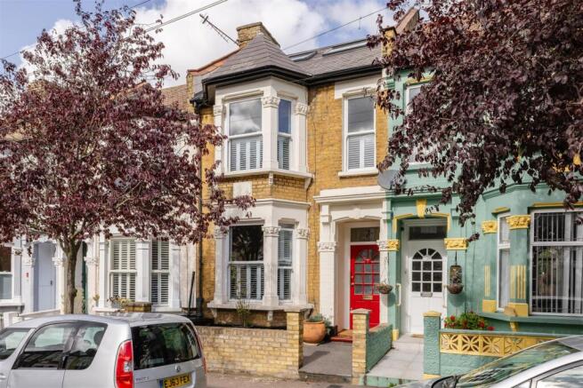 Second Ave, E17