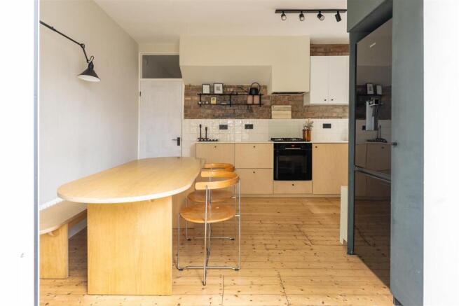 Lea Bridge Road, E10