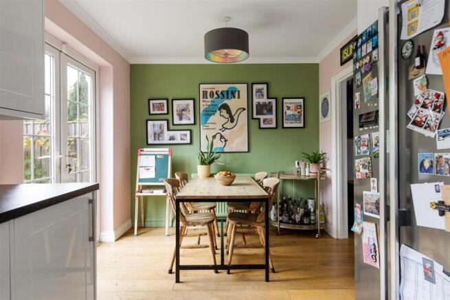 Douglas Avenue - E17