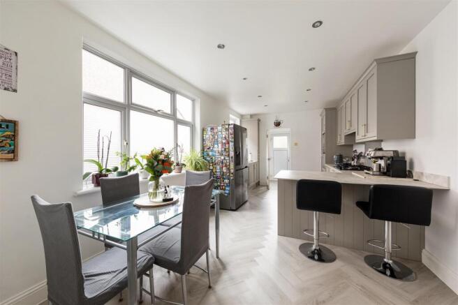 Pretoria Avenue, E17