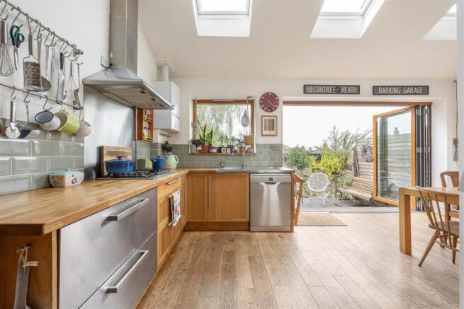 Beacontree Avenue, E17