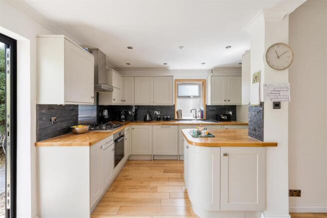 Peterborough Road, E10 4