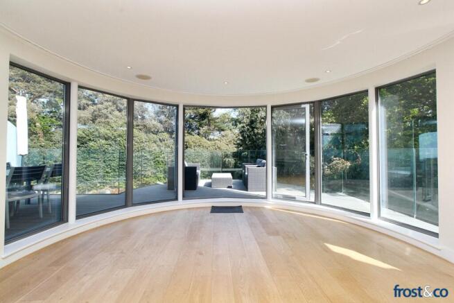 Lounge to Wrap around Terrace