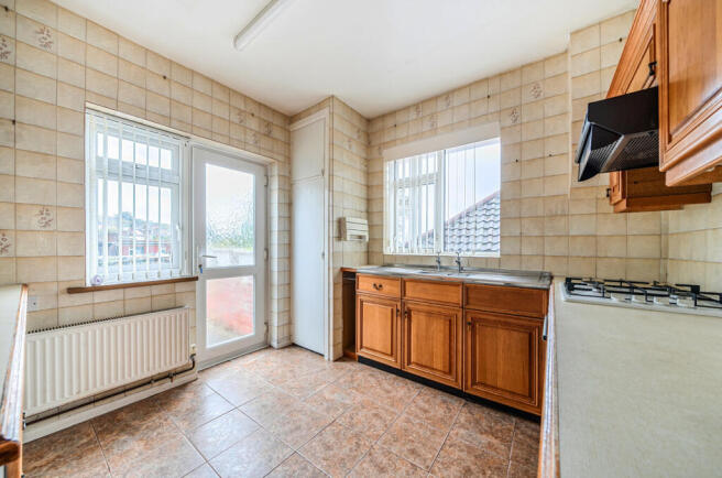 1372306-9-68fa050...