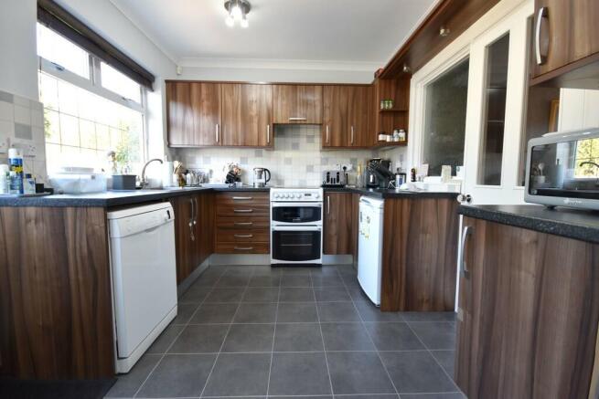Kitchen 2-min