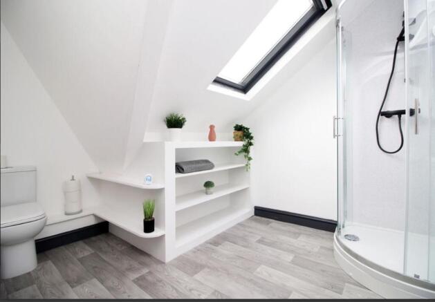 bathroom 1.jpg