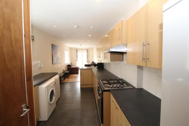 MINNY STREET CURRENTLY