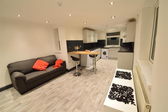 Kitchen living 1.jpg