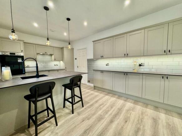 Kitchen 1.jpg