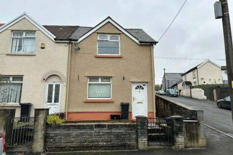 Pant - 2 bedroom end of terrace house for sale