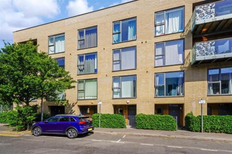 Hickman Avenue, Highams Park, E4