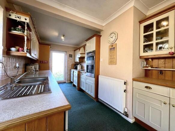 18 Seaview Road Kitchen.jpg