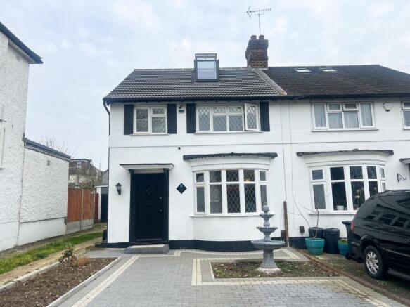 St. Barnabas Rd IG8