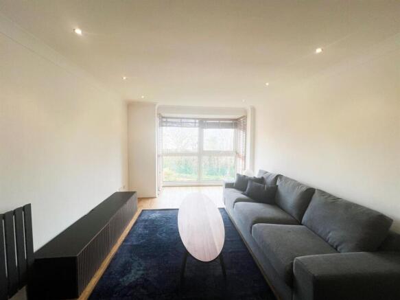 Hollybush Hill E11
