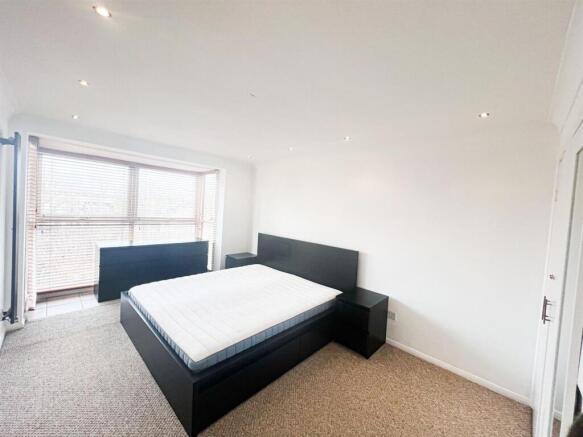 Hollybush Hill E11