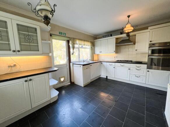 Basildon Ave IG5