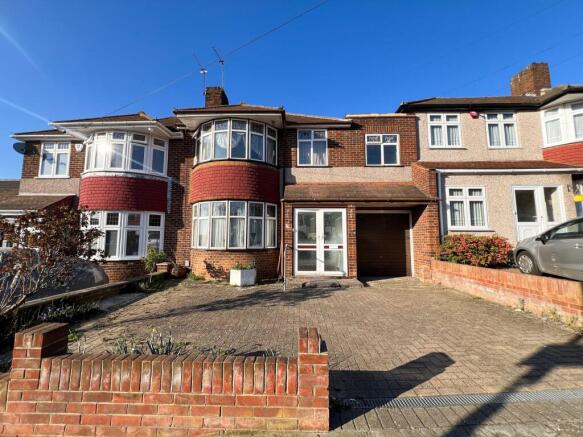 Basildon Ave IG5