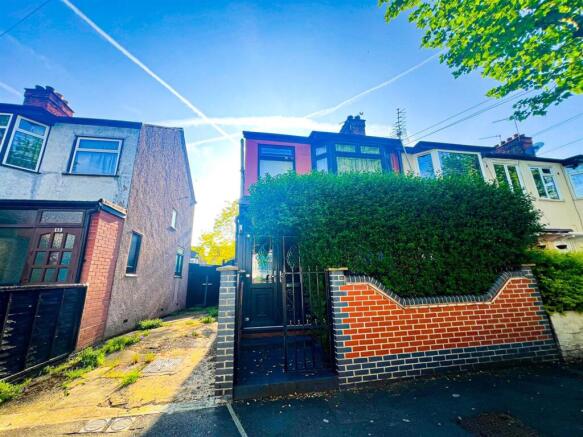 Gainsborough Ave E12
