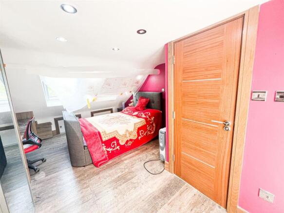 Gainsborough Ave E12
