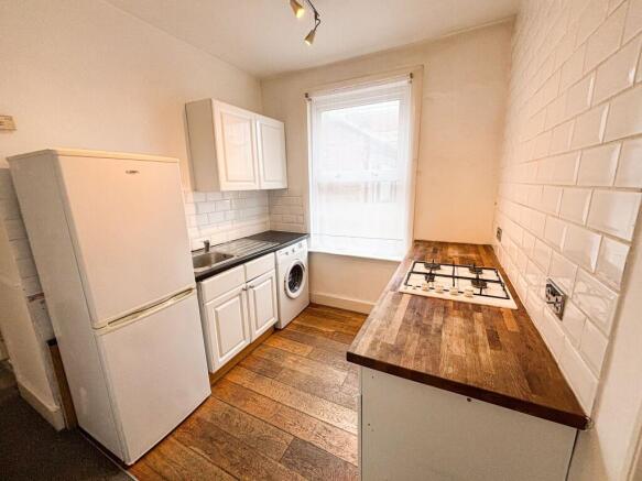 Woodville Rd E18