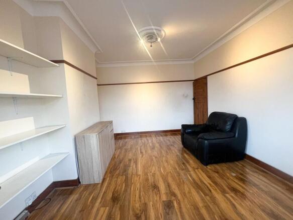 Whalebone Ln North RM6