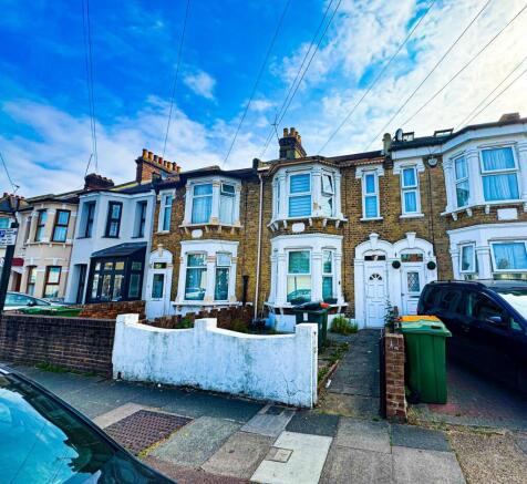 Sheringham Av E15