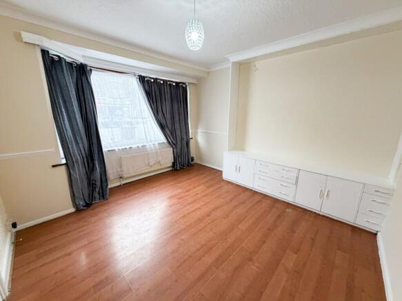 Whalebone Ln South RM8