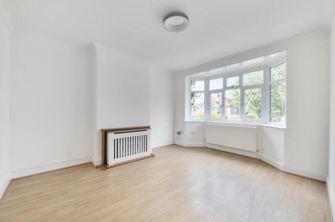 1347992-10-68b587...