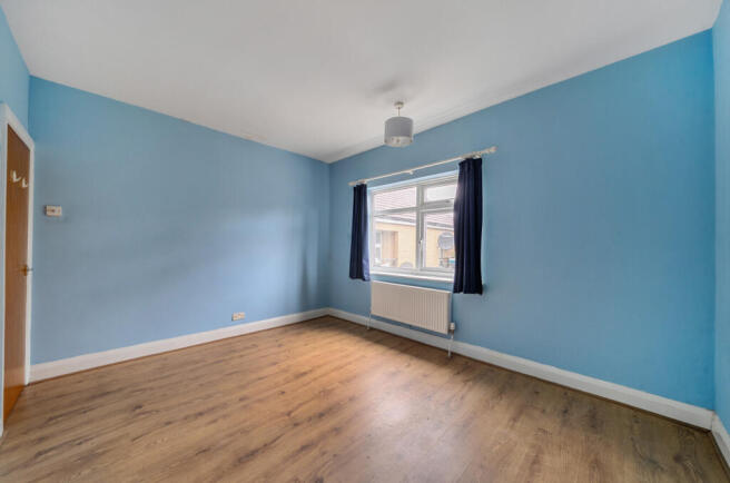 1369696-10-68f616...