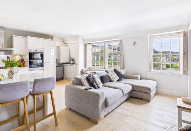 Kitchen / Living Room