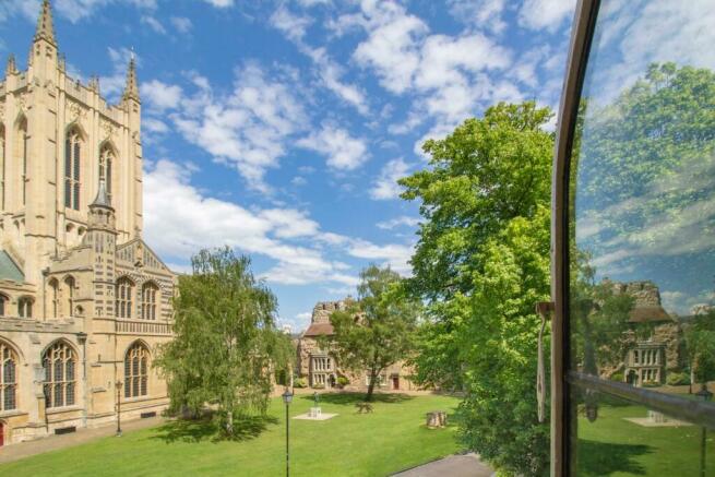 Norman Tower Cottage [Cathedral Views] WHATLEY LAN