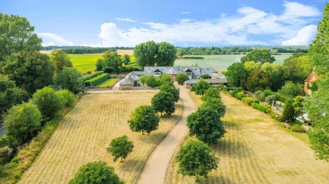2 Grange Farm Barns [Driveway] 01.jpg