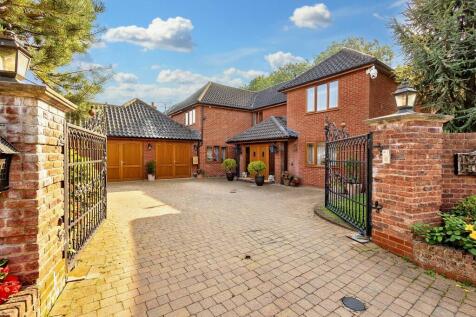 Seagrave Court, Walton, MK7