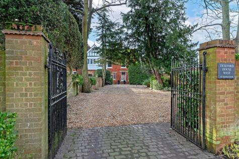 Tickford Street, Newport Pagnell, MK16