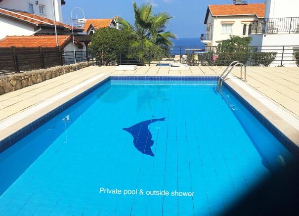 4 bedroom seaside villa with pool and sea views in excellent condition Image 86 3