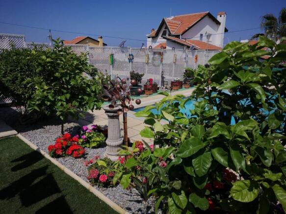 4 bedroom seaside villa with pool and sea views in excellent condition Image 9999 3